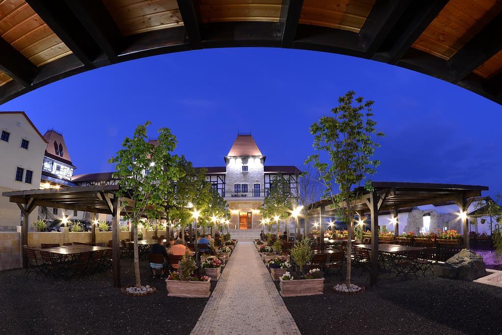 Hotel Castel Royal Mosnita Noua 외부 사진