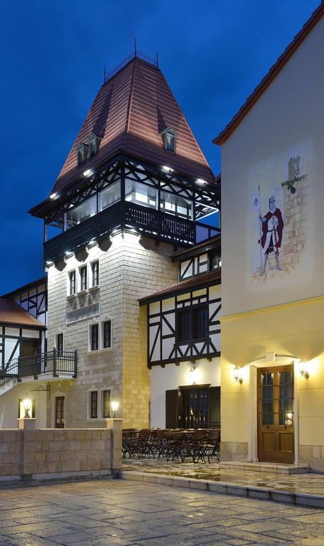 Hotel Castel Royal Mosnita Noua 외부 사진