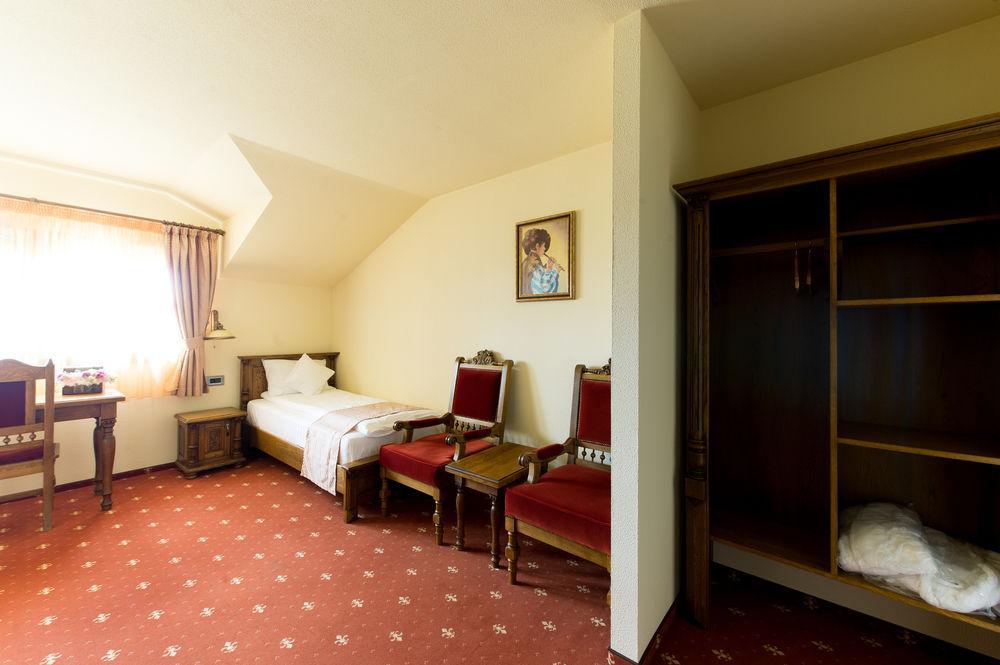 Hotel Castel Royal Mosnita Noua 외부 사진